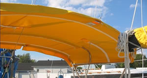 Toile de bateau de type Bimini